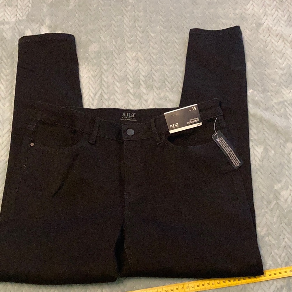 a.n.a Women's Classic Black Cropped Jeans